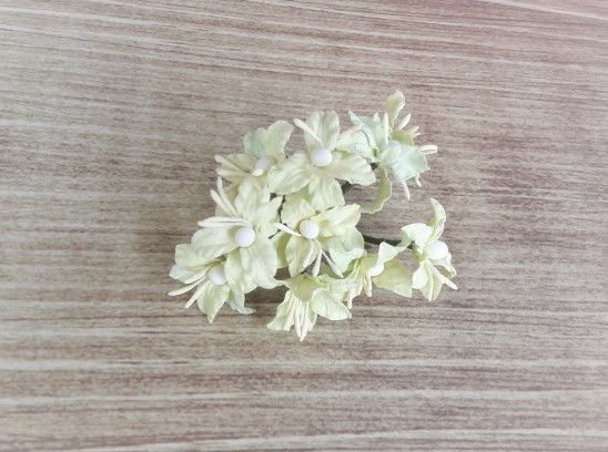 פרחי נייר - מיני לילי 10 יחידות - ירוק בהיר