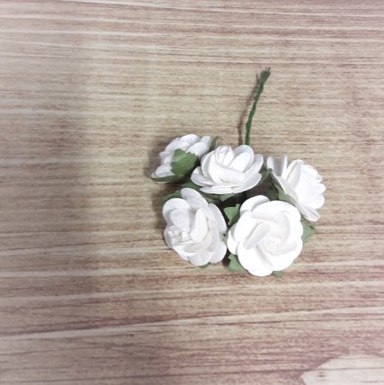פרחי נייר - ורדים בינוניים - לבן