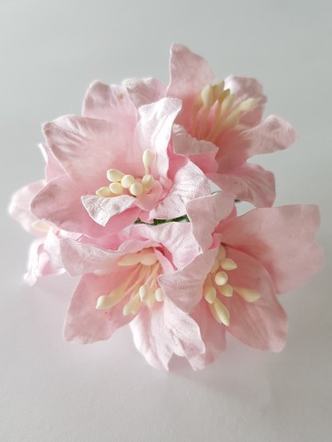 פרחי נייר - ליליות - ורוד בהיר