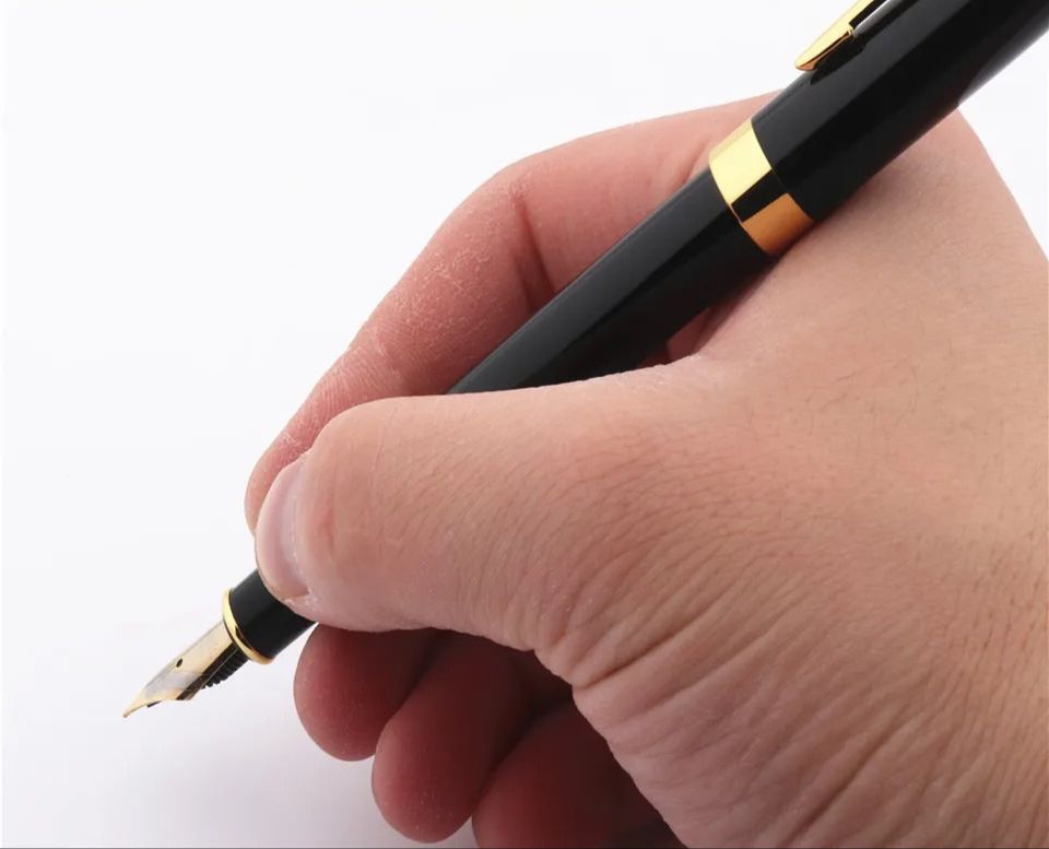 עט נובע שחור עם ציפורן 1.1