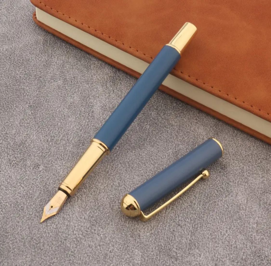 עט נובע עם ציפורן - כחול וזהב